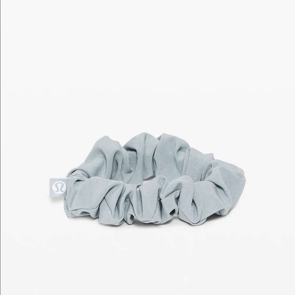 New Lululemon Uplifting Scrunchie Blue Cast